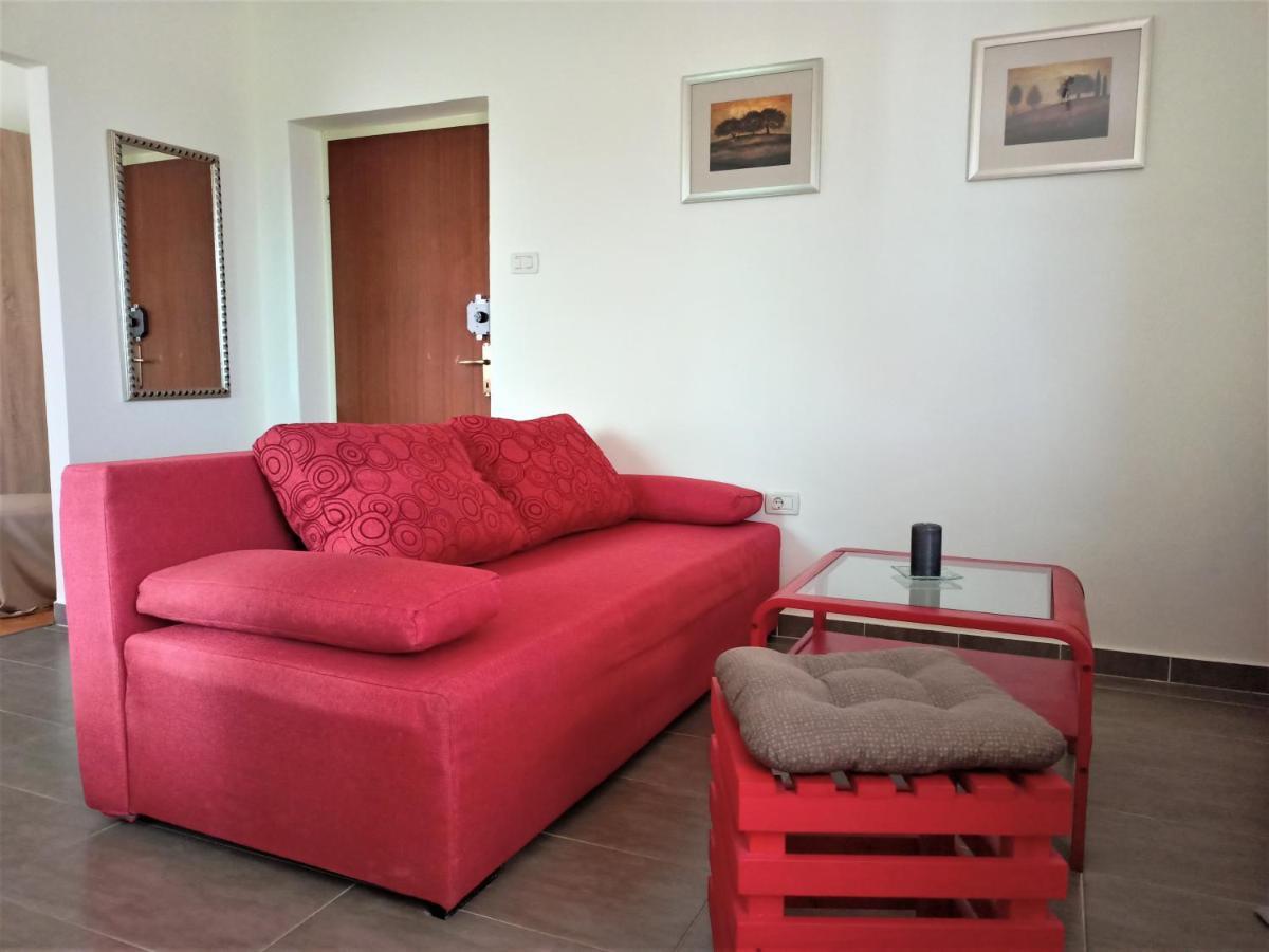 Cozy Apartment In The City Center Pula Exterior photo