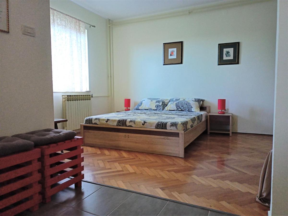 Cozy Apartment In The City Center Pula Exterior photo